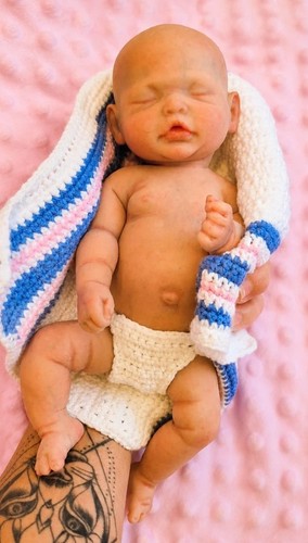 Adorabile bambola bambina - bambola,