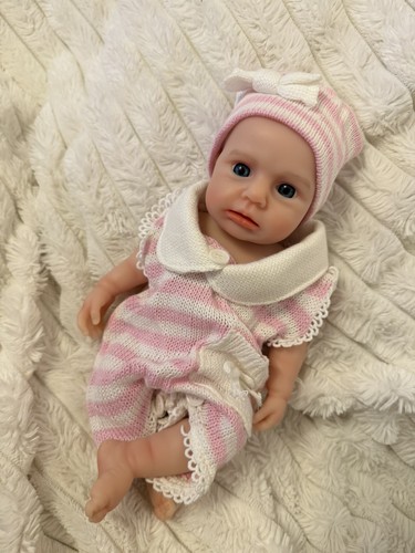 Reborn preemie awake - preemie,